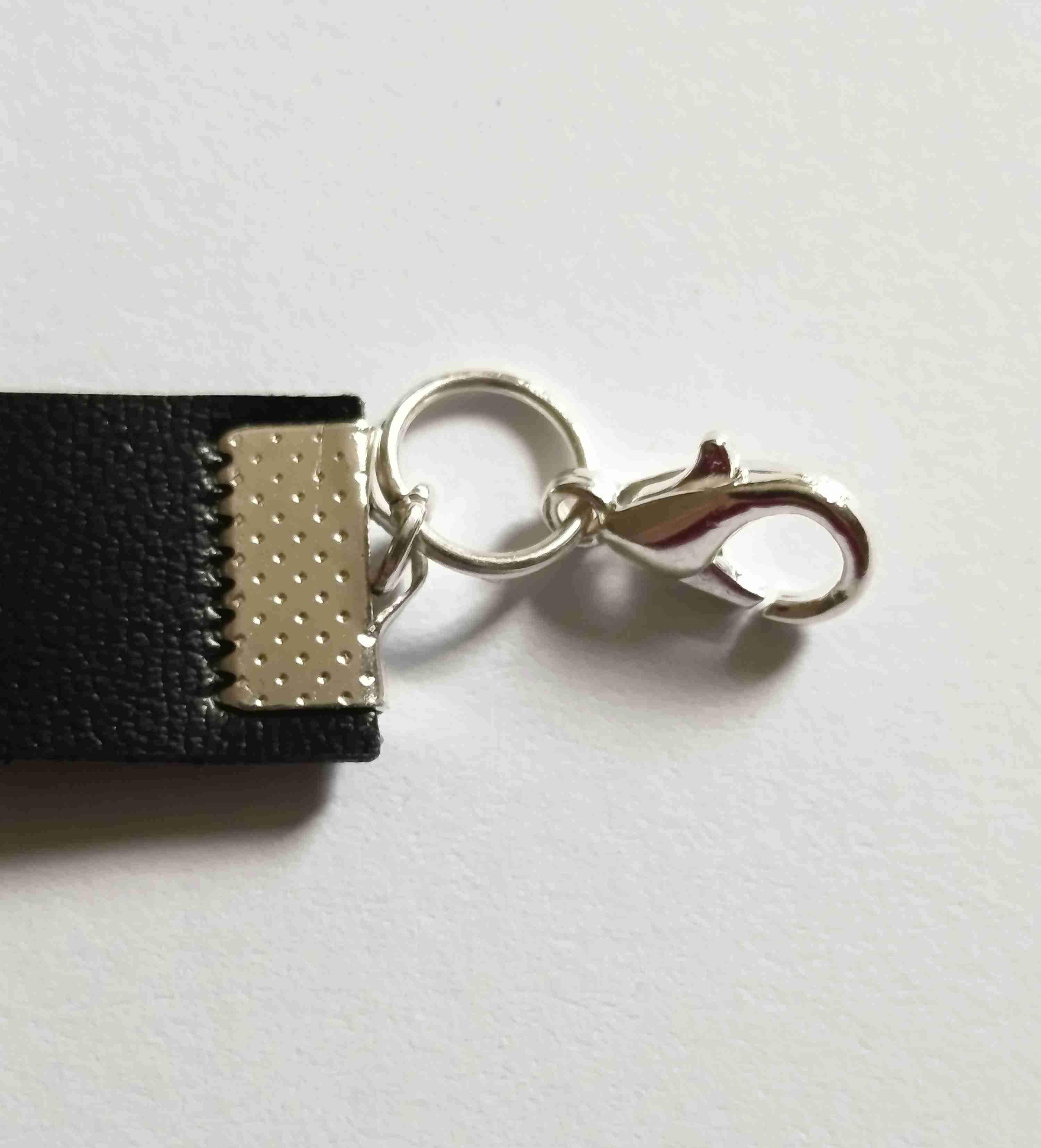 Gotycki choker z motywem nietoperzy, pentagramów i miecza 4