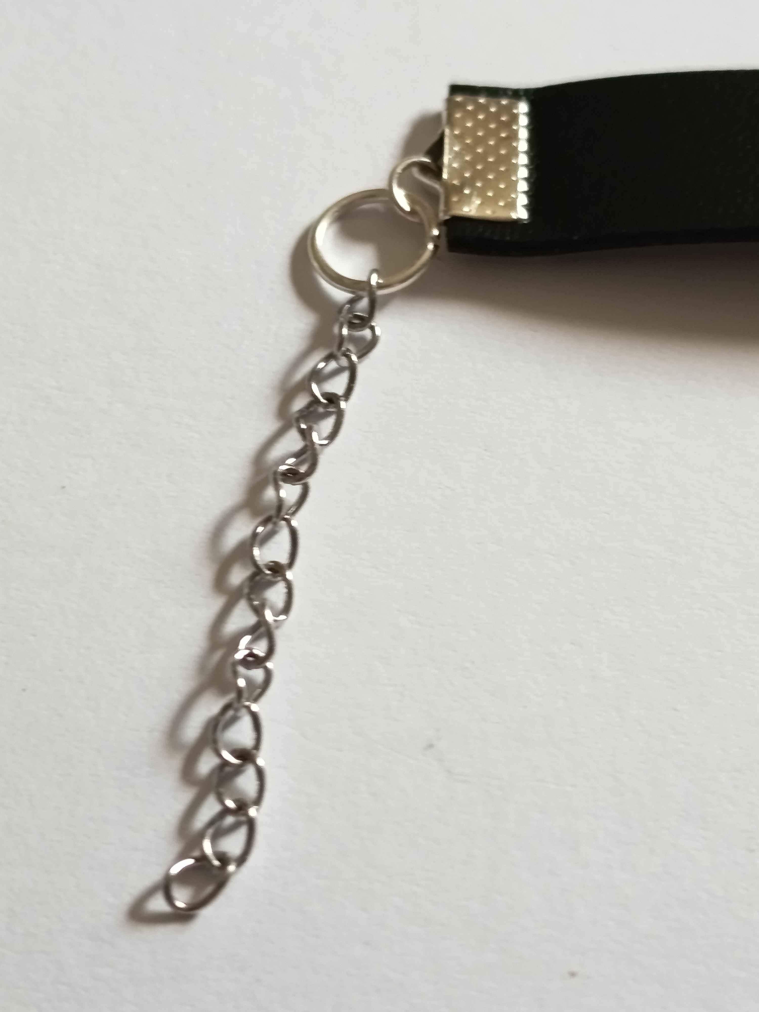 Choker z czarnymi kotami na księżycu 6