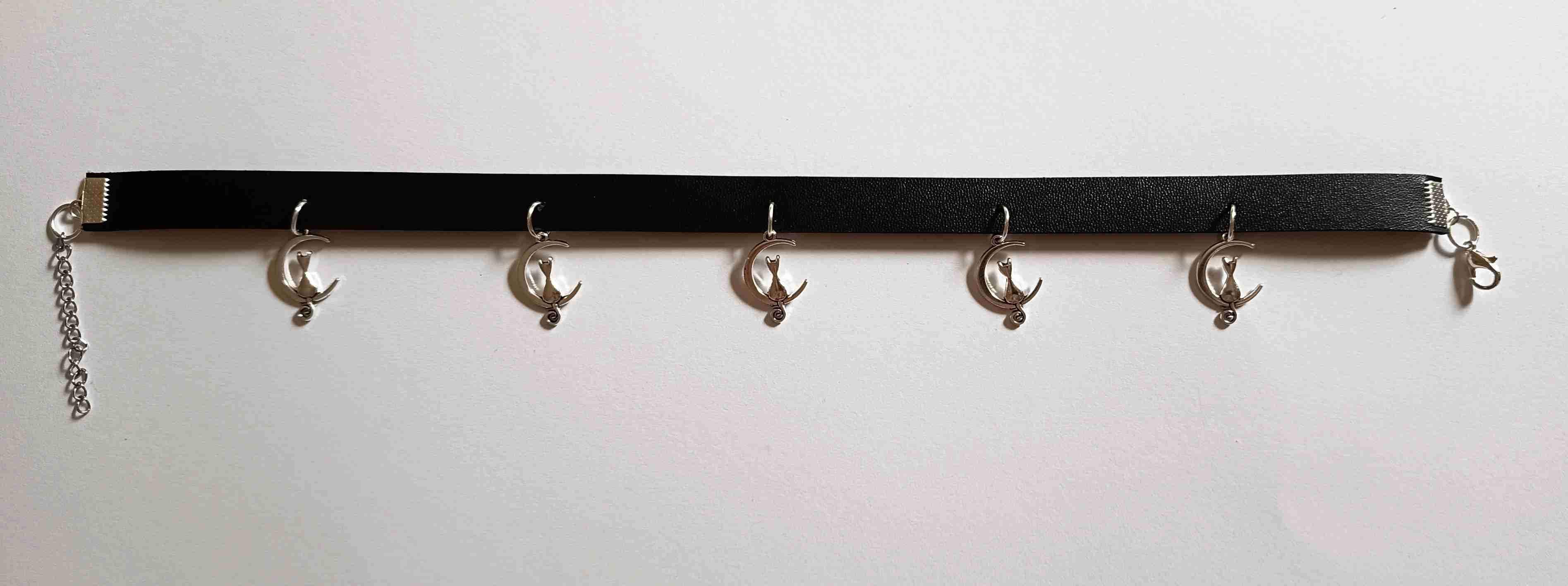 Choker z czarnymi kotami na księżycu 3