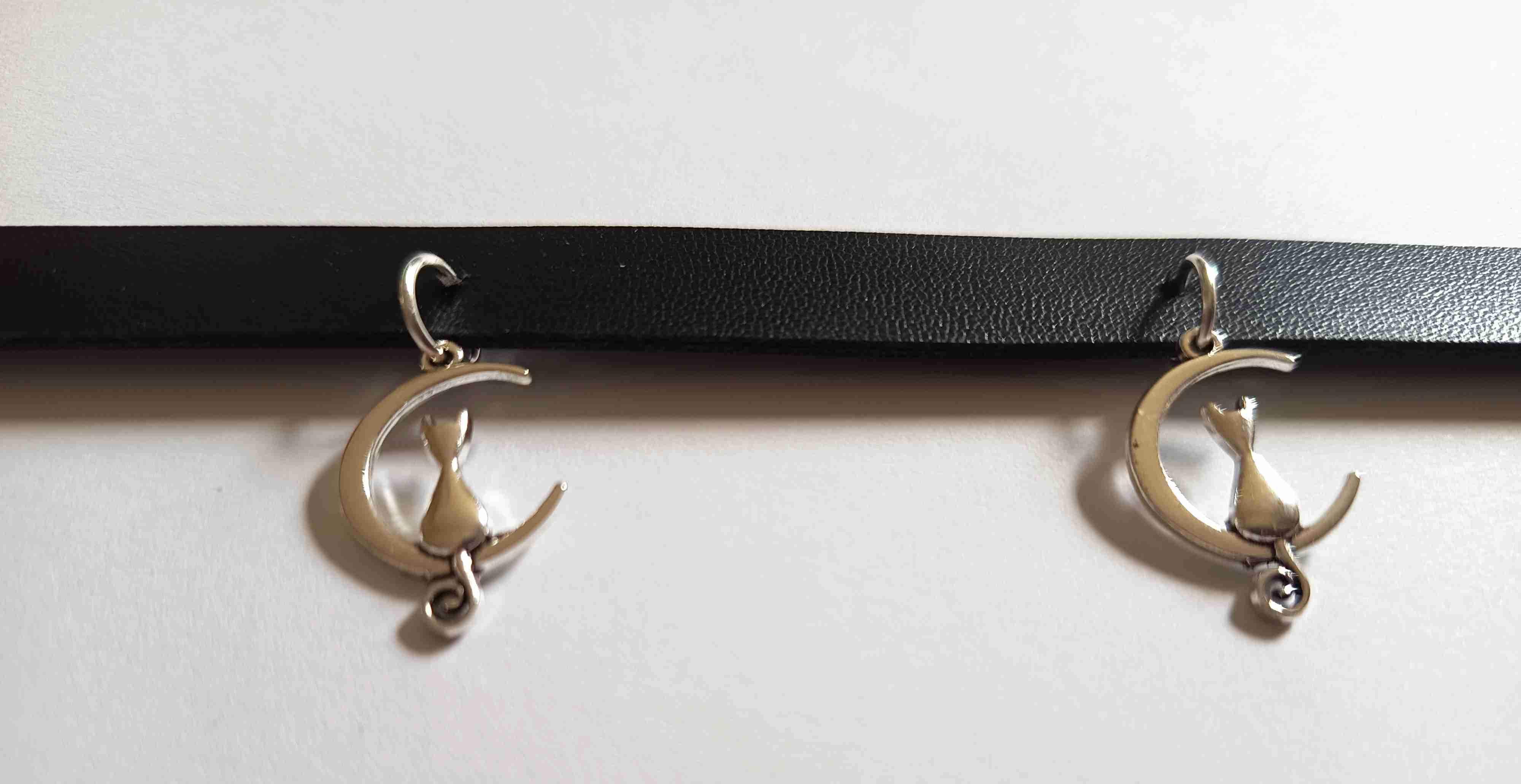 Choker z czarnymi kotami na księżycu 2