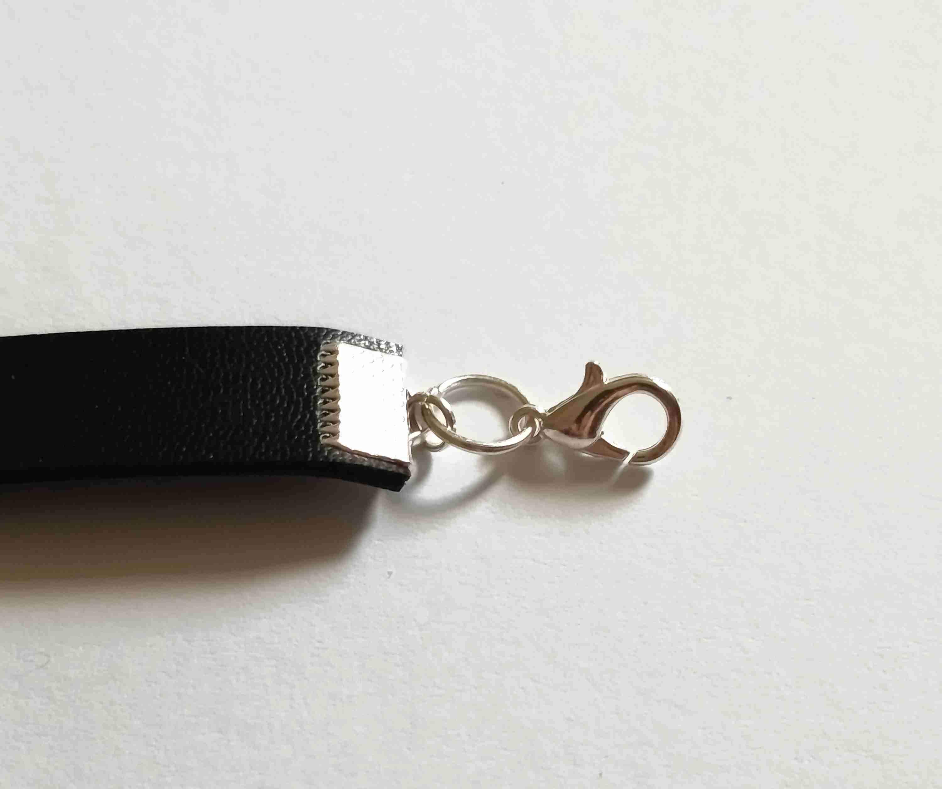 Choker z czarnymi kotami na księżycu 5