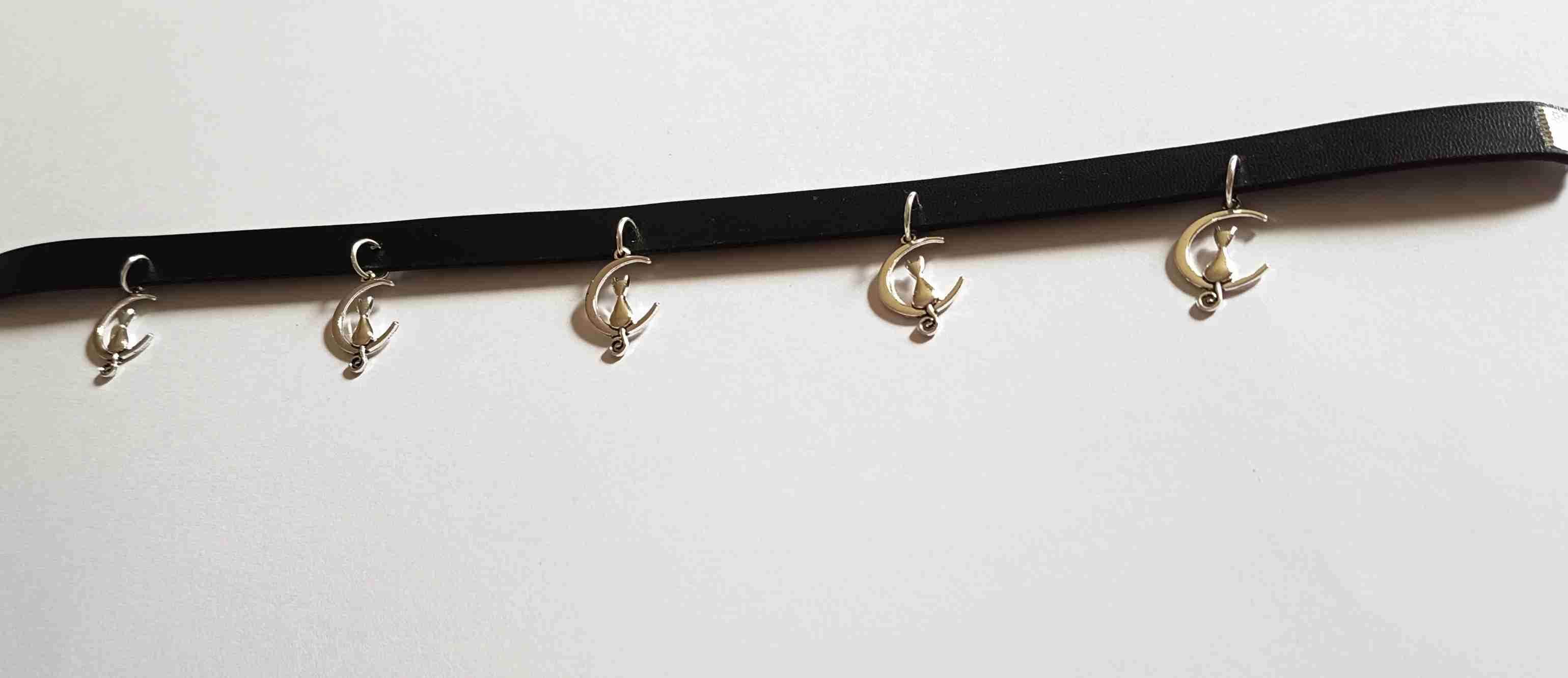 Choker z czarnymi kotami na księżycu 7