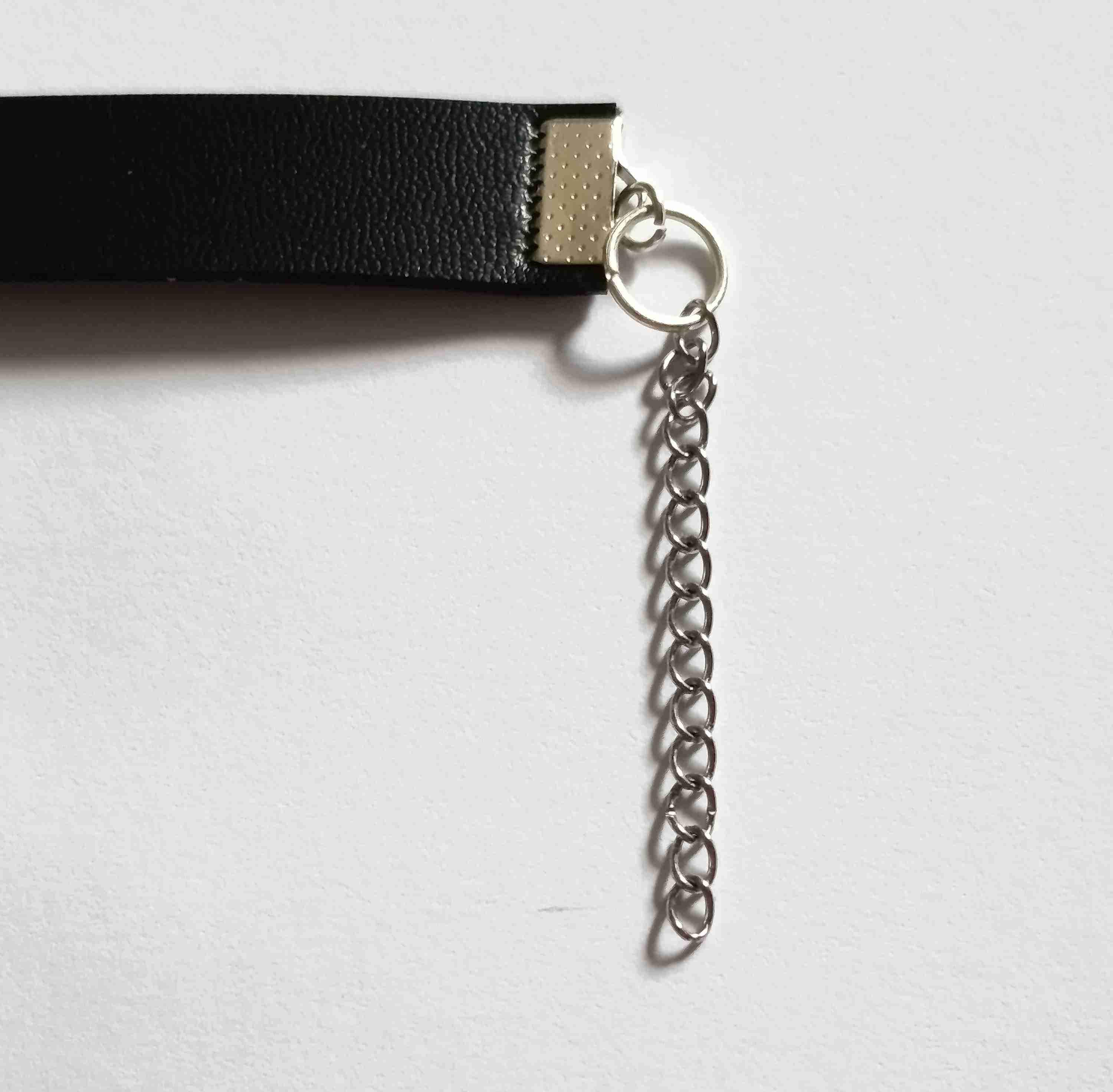 Choker w stylu gotyckim z gwiazdką i soplami 3