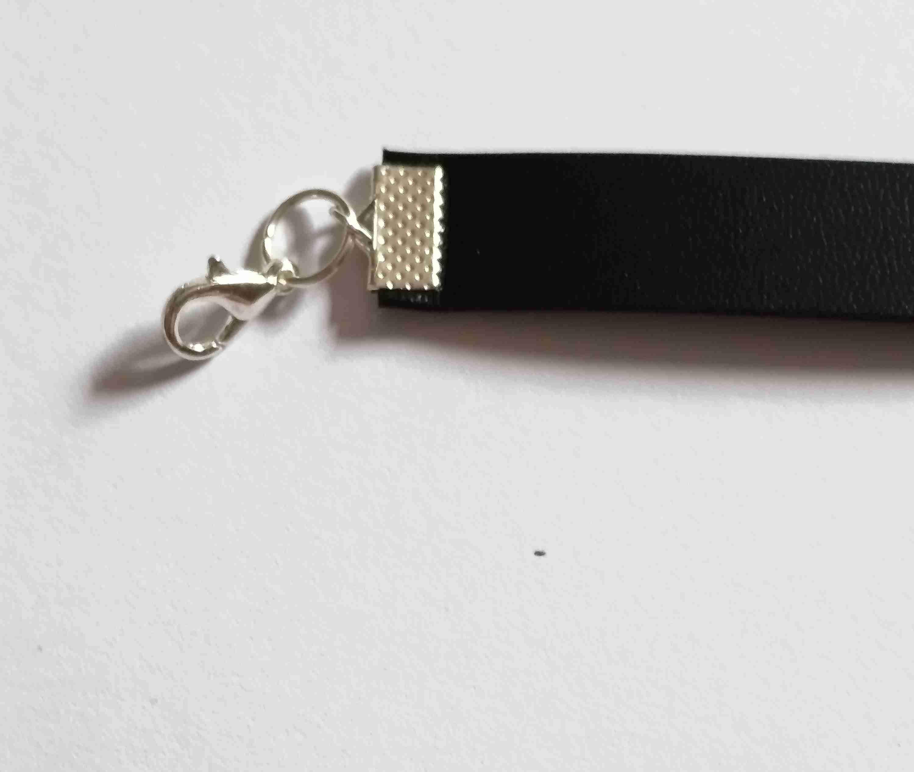 Choker w stylu gotyckim z gwiazdką i soplami 6