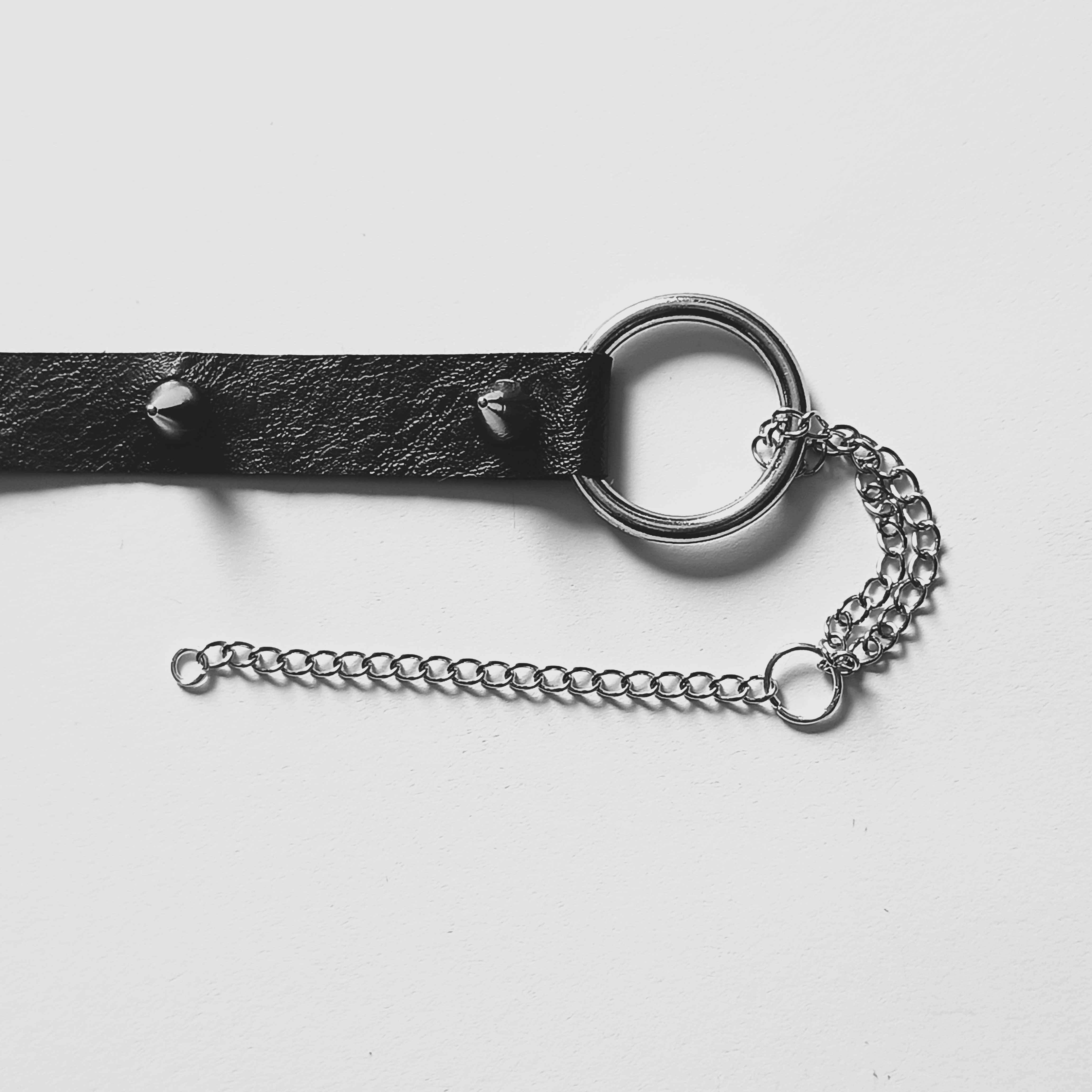 Gotycki choker z medalionem nietoperza 4