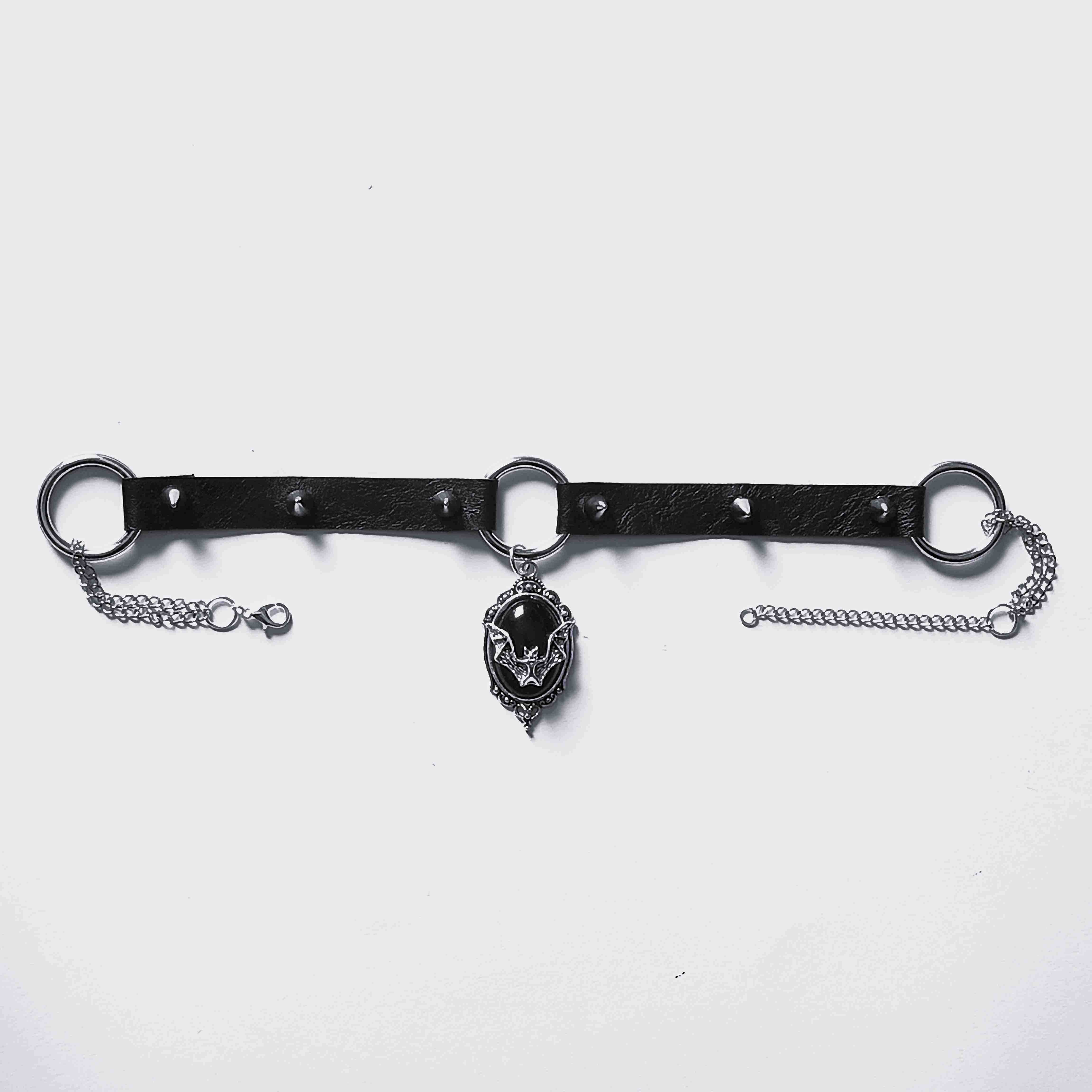 Gotycki choker z medalionem nietoperza 1
