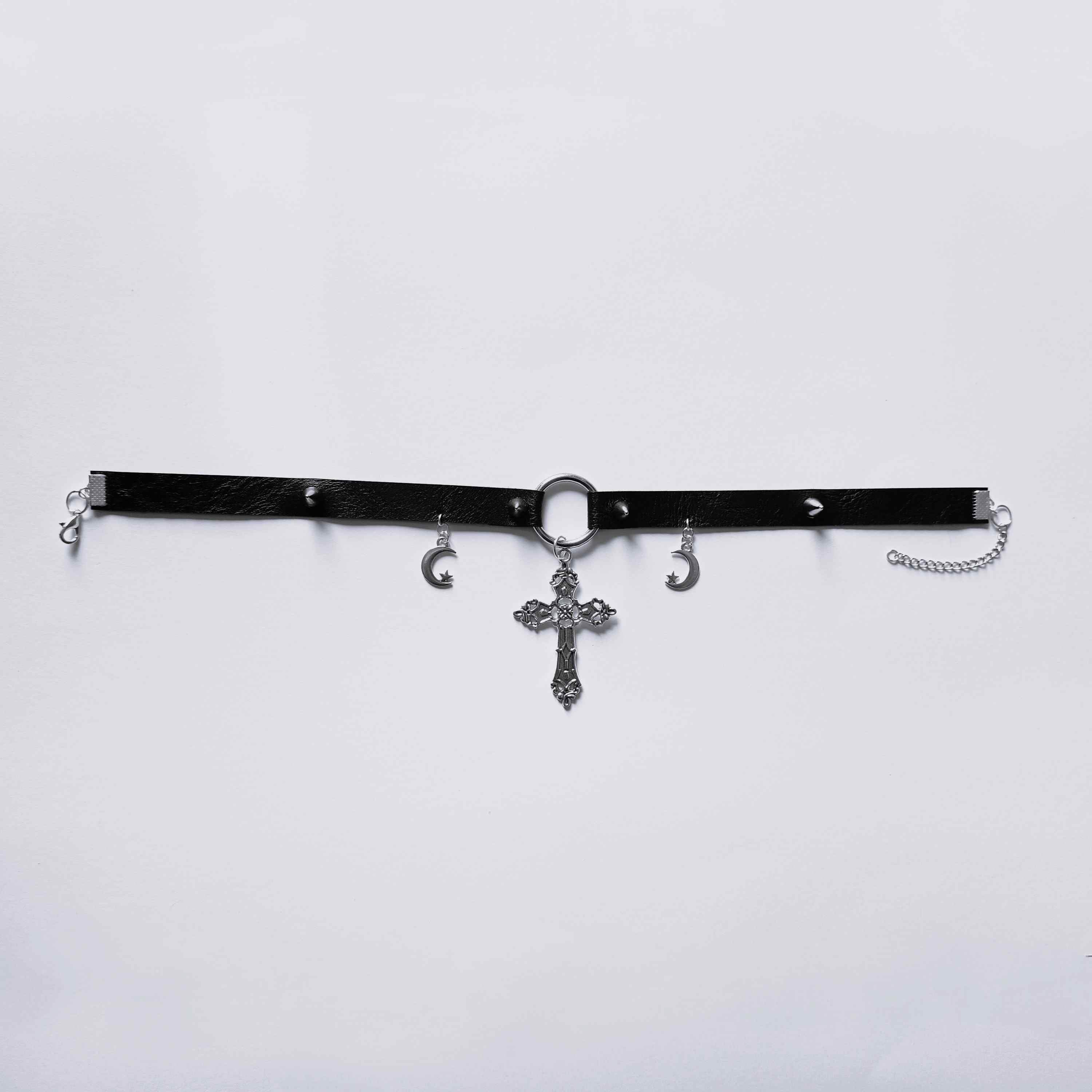 Choker w stylu gotyckim z krzyżem 1