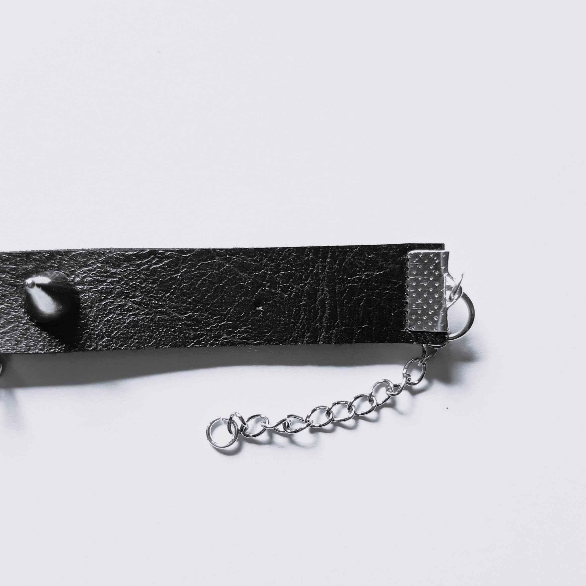 Gotycki choker z potrójnym księżycem i łańcuszkami 5