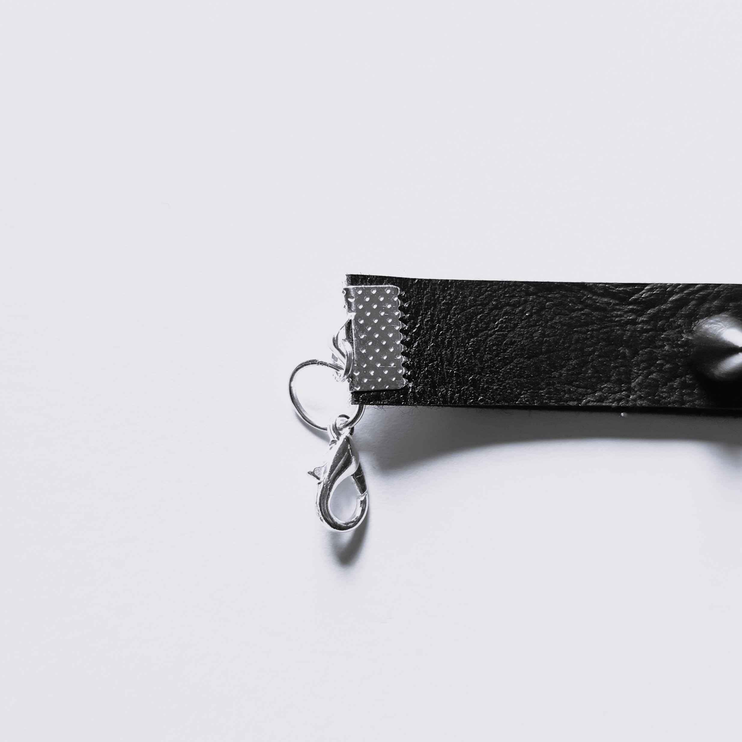 Gotycki choker z potrójnym księżycem i łańcuszkami 4