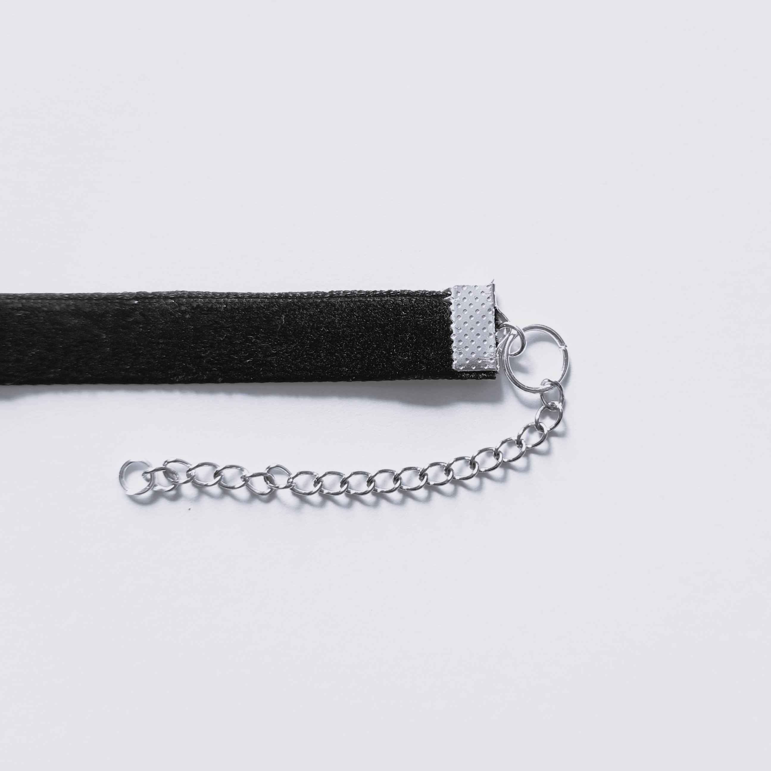 Gotycki choker z krzyżem 4