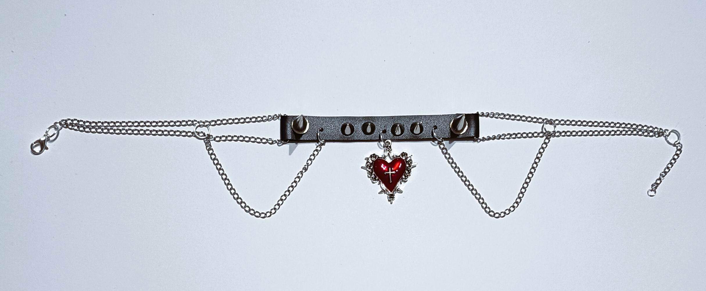 Gotycki choker z czerwonym sercem i łańcuszkami 6