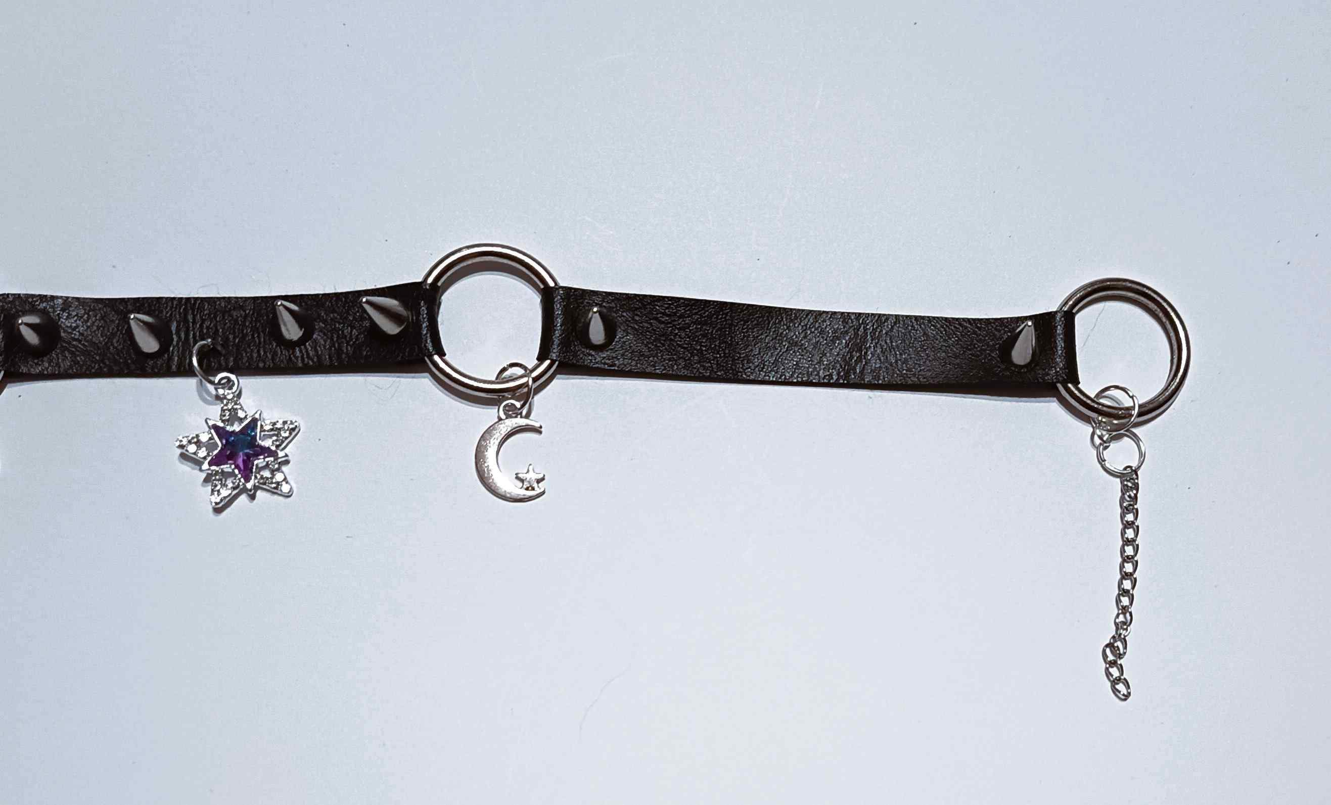 Gotycki choker z zawieszkami – nietoperz, gwiazda i księżyc 5