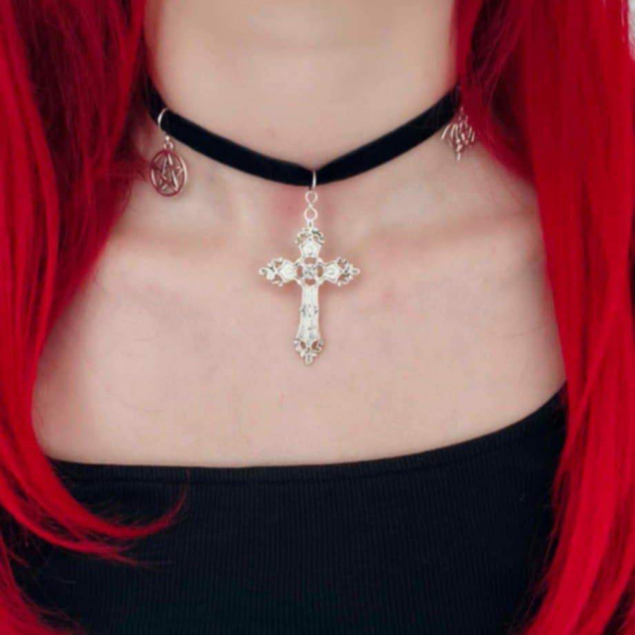 Gotycki choker z krzyżem 0