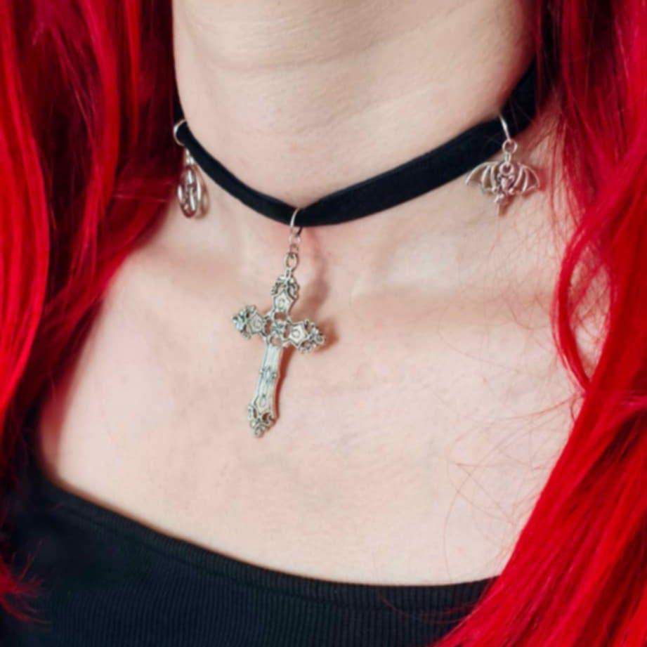 Gotycki choker z krzyżem 3