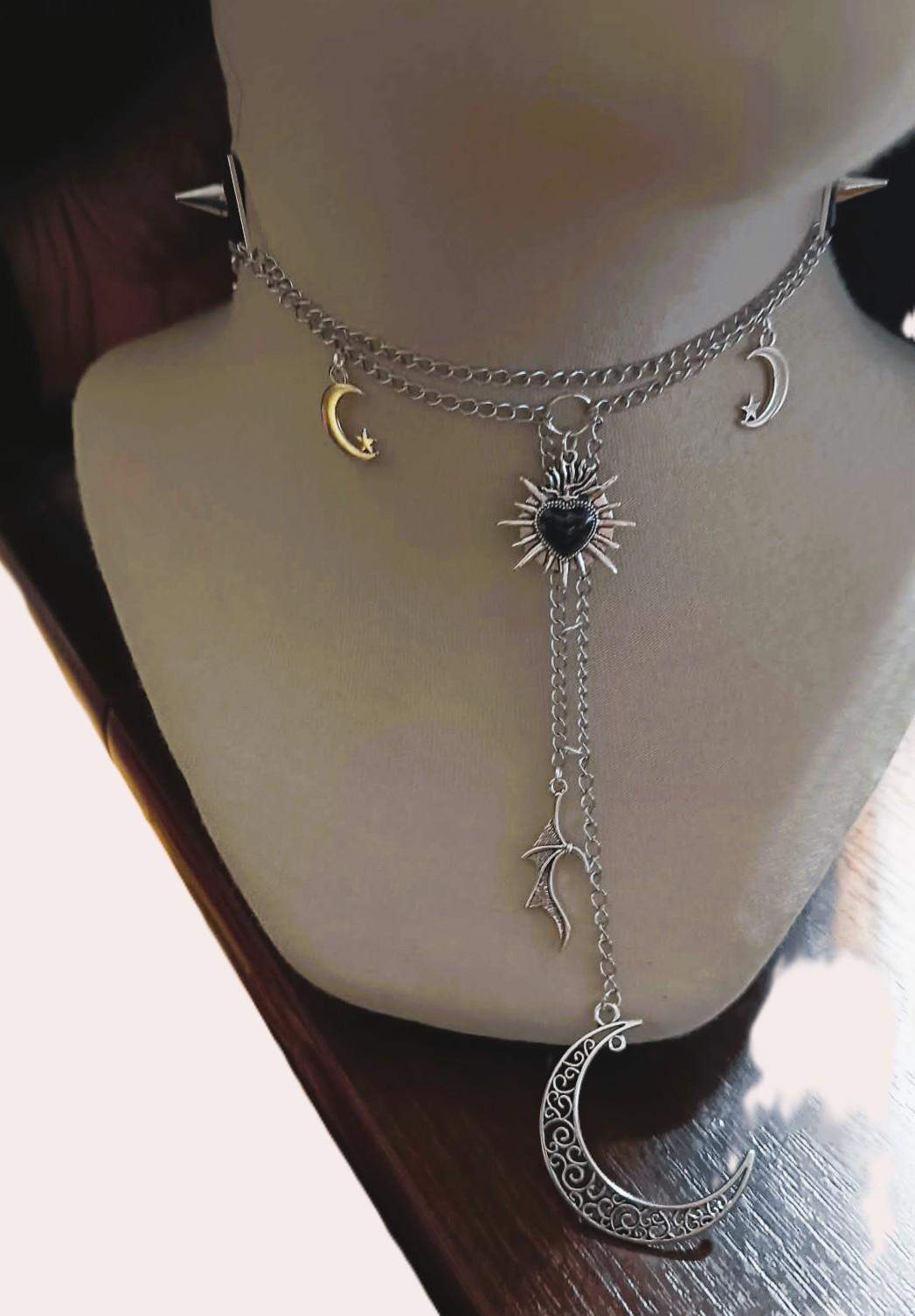 Choker w stylu gotyckim - serce w płonieniach , księżyce i węże#0023 6