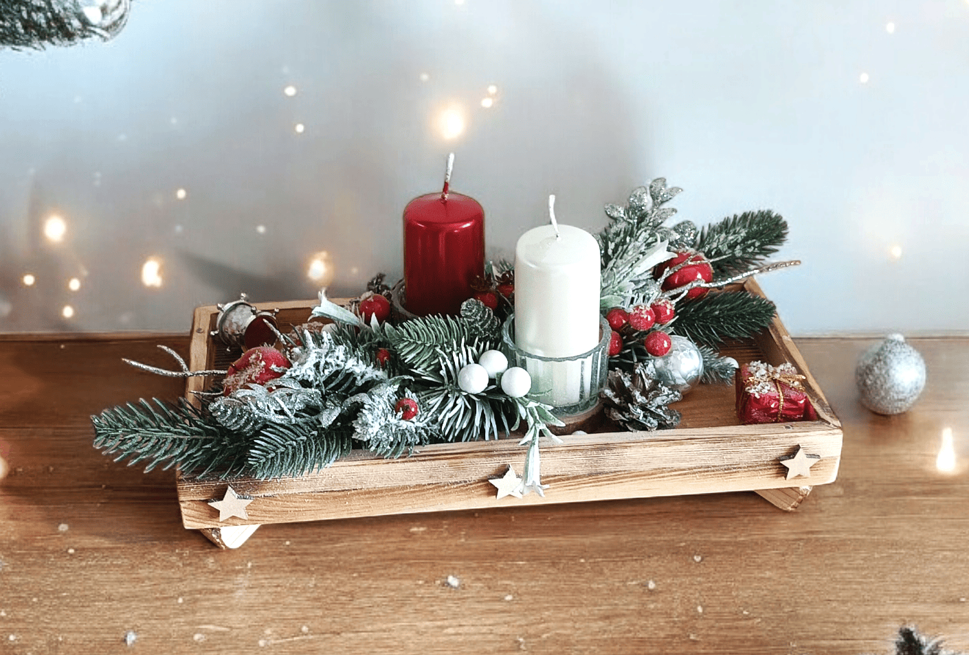 Stroik ze świecami na podstawie z drewna. 0