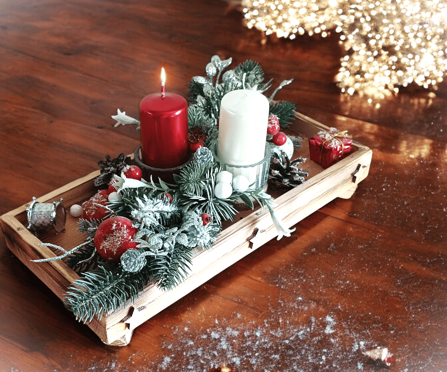 Stroik ze świecami na podstawie z drewna. 3