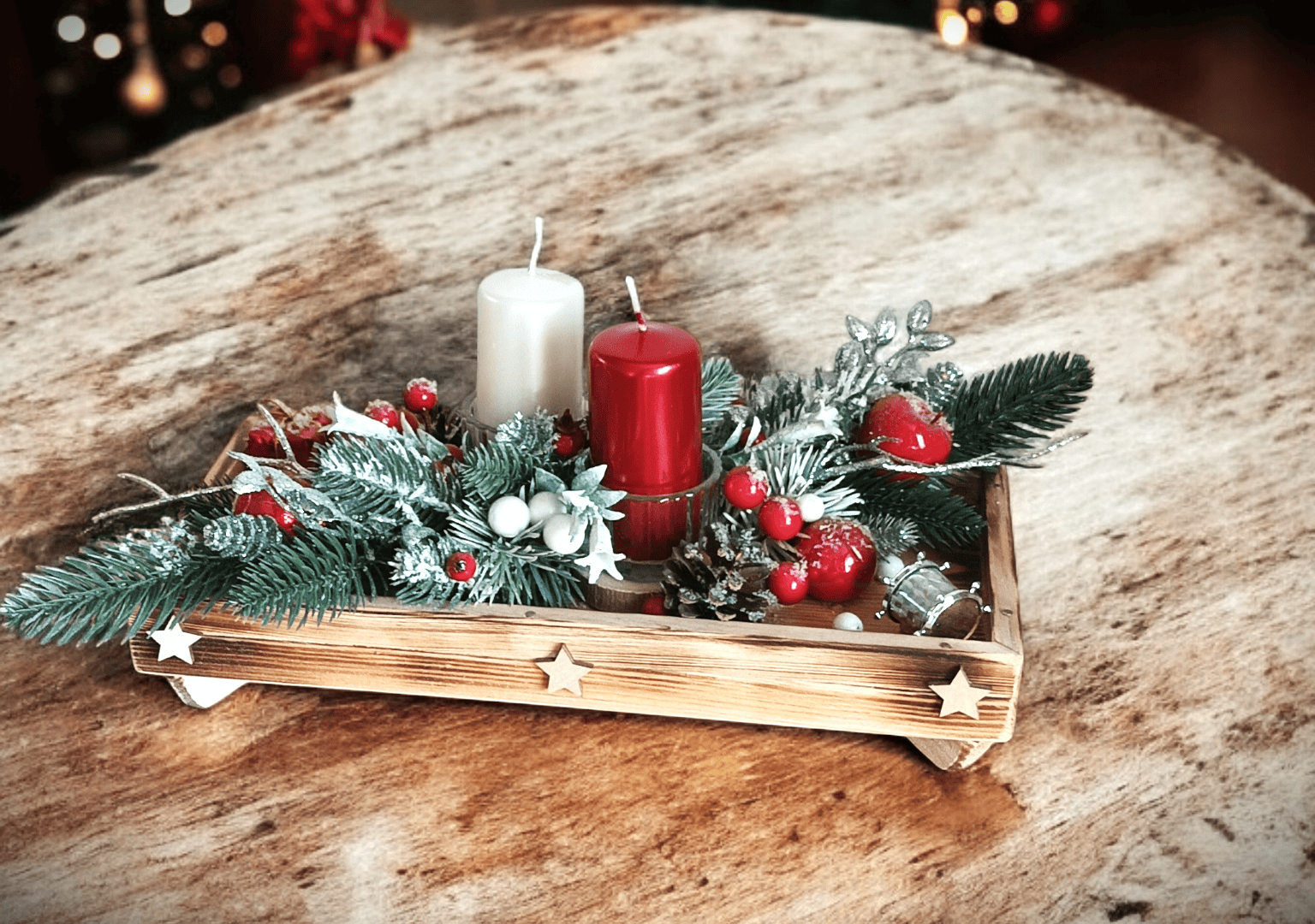 Stroik ze świecami na podstawie z drewna. 2