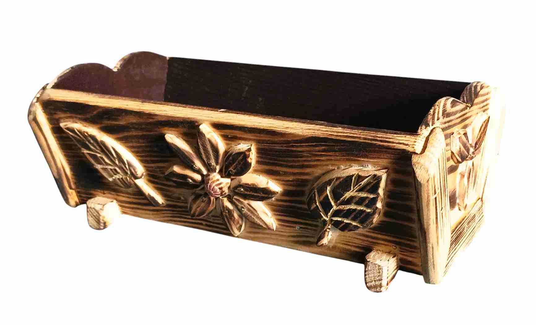 Rustykalna drewniana skrzyneczka z ręcznie rzeźbionym motywem 6
