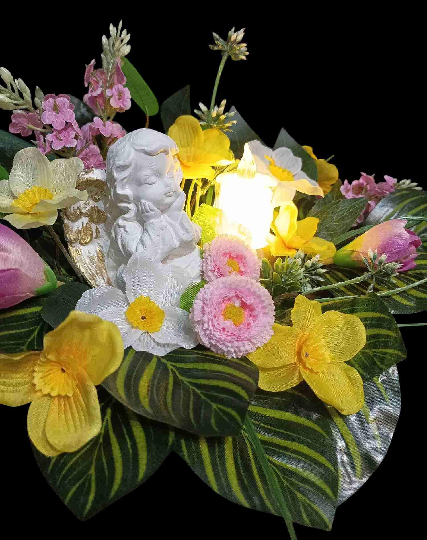 Dekoracja kwiatowa z aniołkiem #KNG006 1