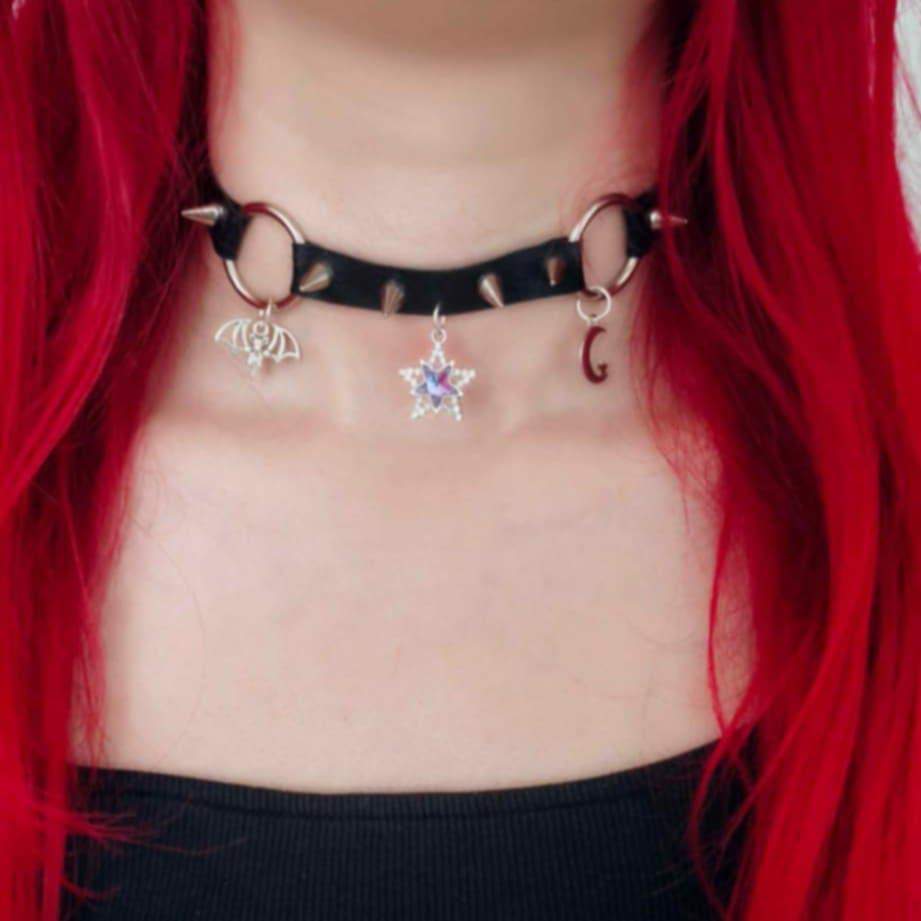Gotycki choker z zawieszkami – nietoperz, gwiazda i księżyc 6