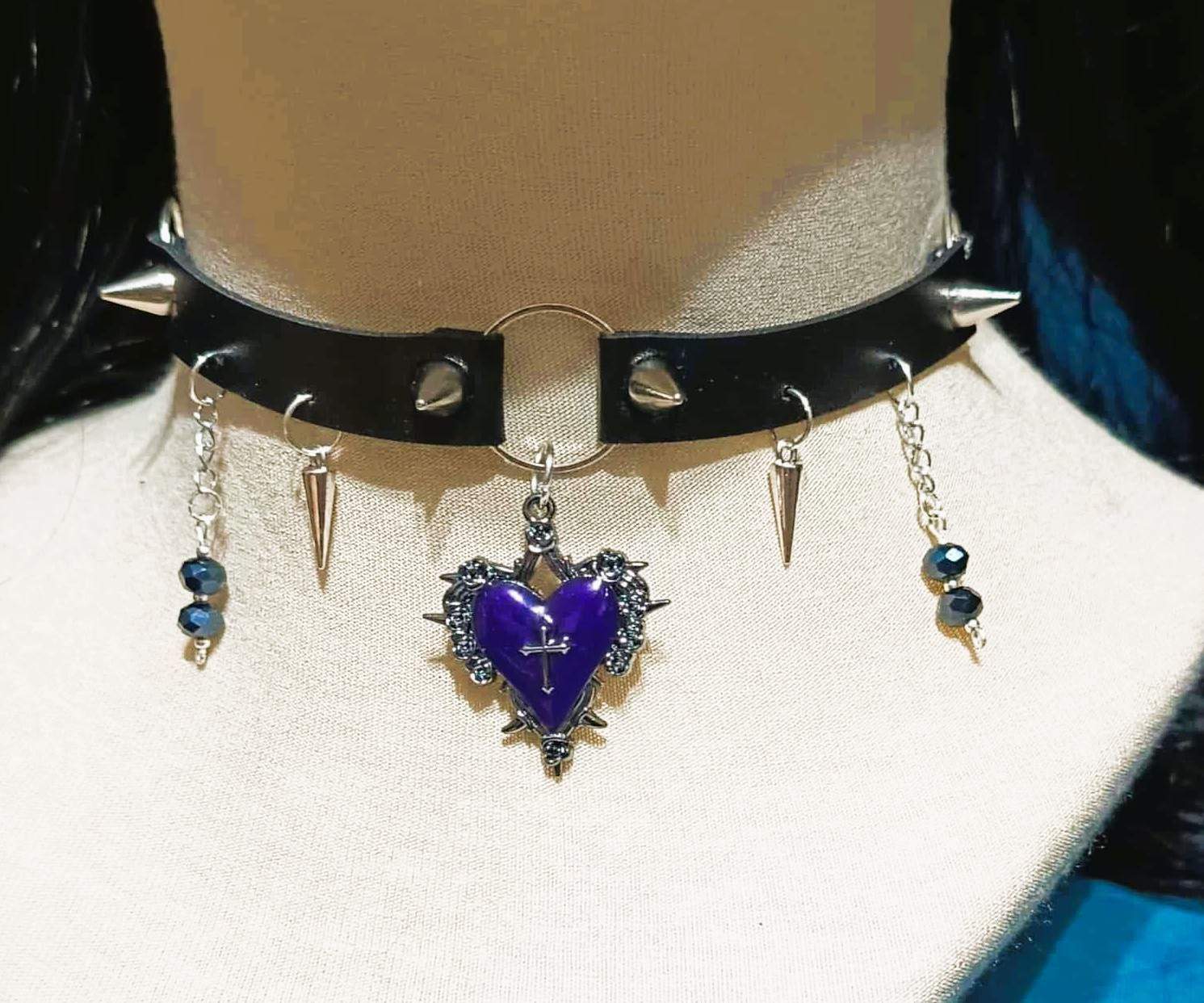 Gotycki choker z fioletowym sercem 0