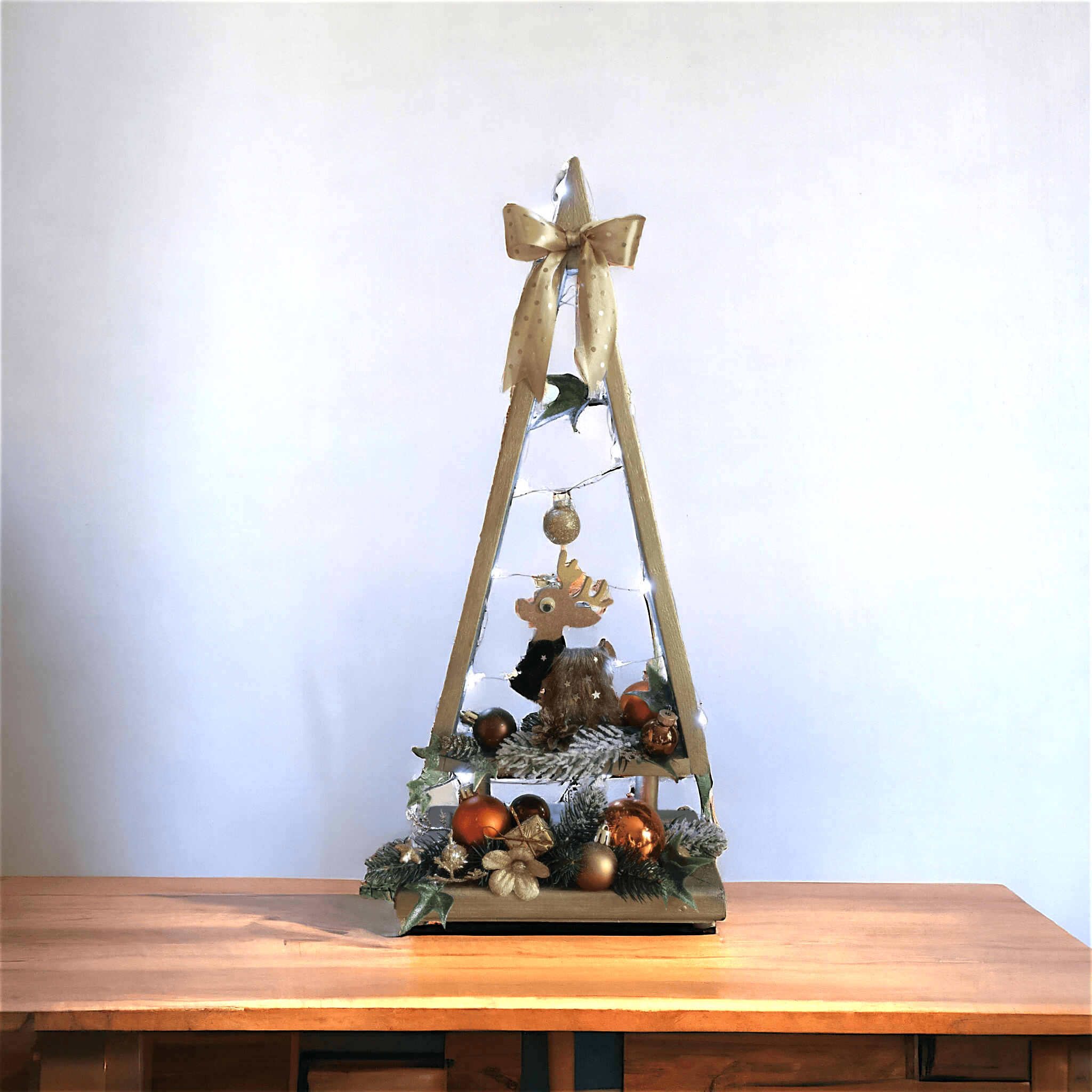 Świąteczna, drewniana choinka z lampkami 0