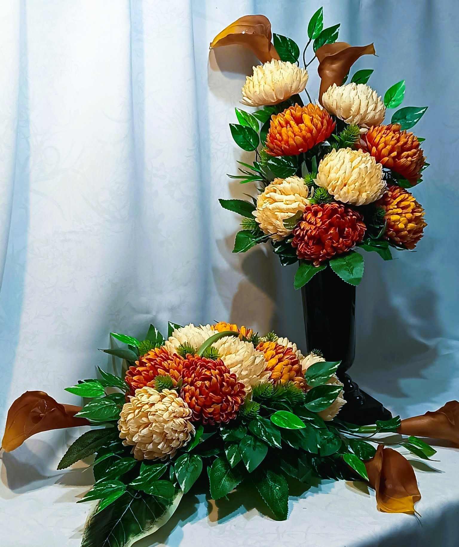 Zestaw nagrobny chryzantemy i kalie / Grave arrangement: chrysanthemums and calla lilies #KNG026 3