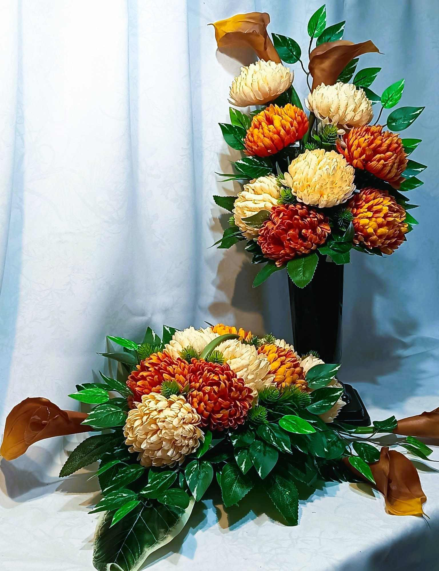 Zestaw nagrobny chryzantemy i kalie / Grave arrangement: chrysanthemums and calla lilies #KNG026 0